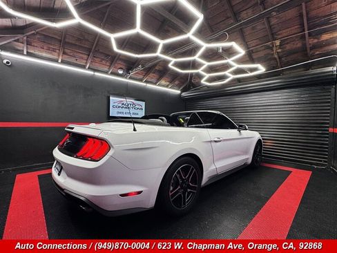 Used 2018 Ford Mustang Premium RWD image 3