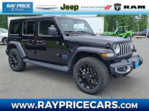 Used 2025 Jeep Wrangler Unlimited Sahara AWD/4WD image 1