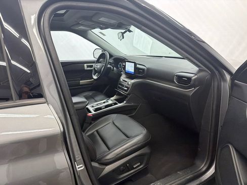 Used 2022 Ford Explorer XLT w/ Equipment Group 202A AWD/4WD image 14