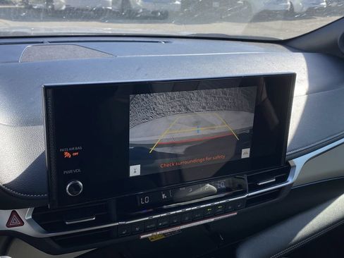 Used 2026 Toyota Sienna Limited FWD image 10