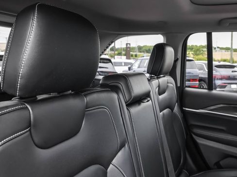 Used 2022 Jeep Grand Cherokee Limited AWD/4WD image 38