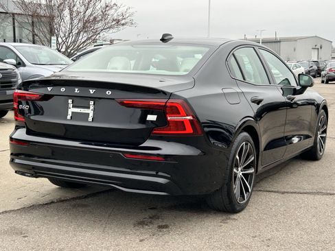 Used 2023 Volvo S60 T8 Plus image 7