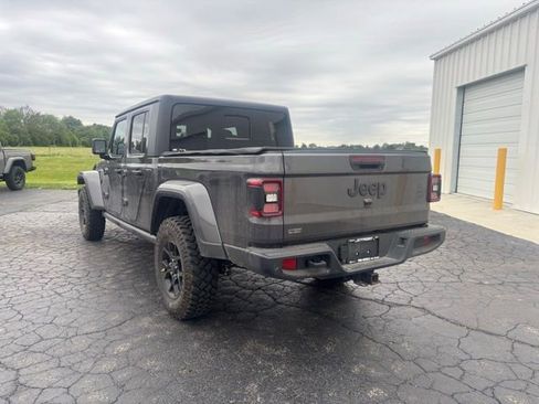Used 2024 Jeep Gladiator Sport AWD/4WD image 3