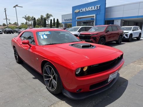 Used 2016 Dodge Challenger R/T Scat Pack RWD image 2