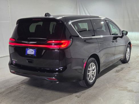 New 2026 Chrysler Pacifica Select FWD image 20