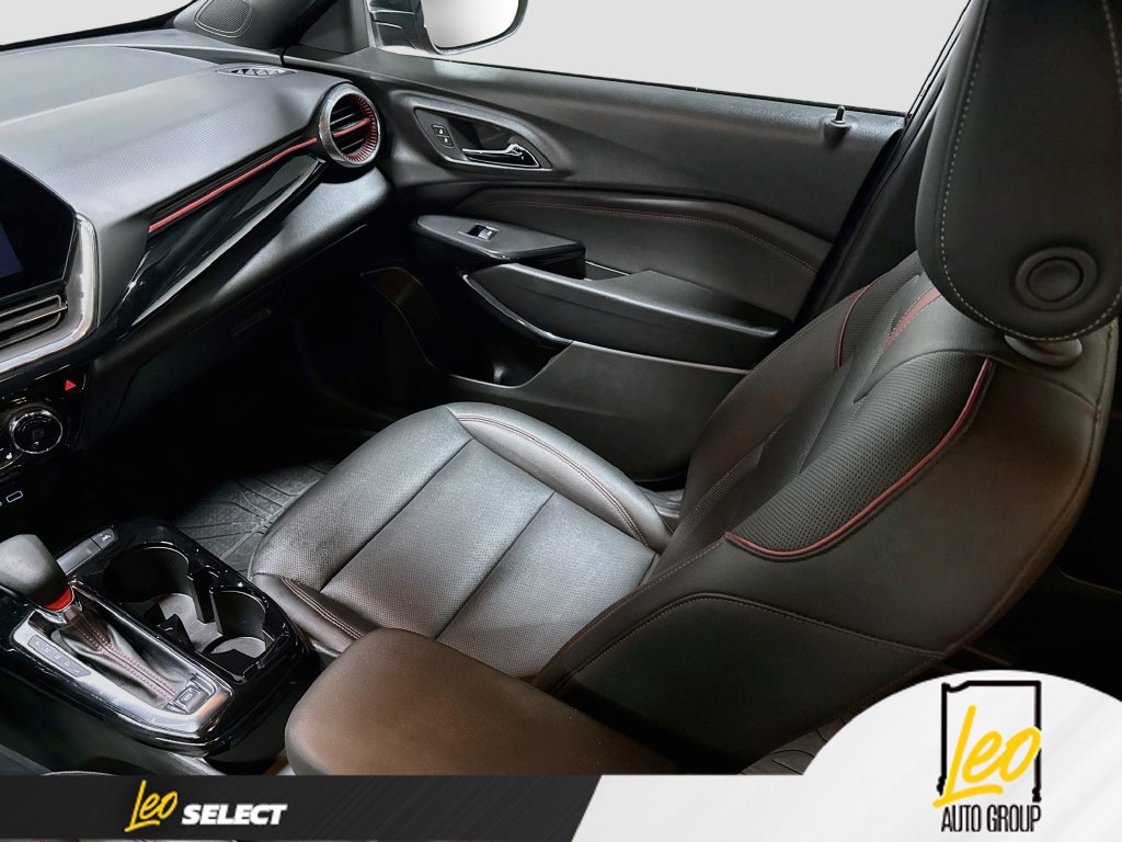 Used 2024 Chevrolet Trax RS w/ Sunroof Package FWD image 26