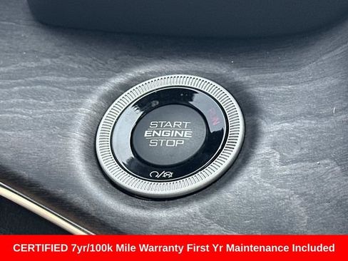 Used 2023 Jeep Grand Cherokee Overland AWD/4WD image 24