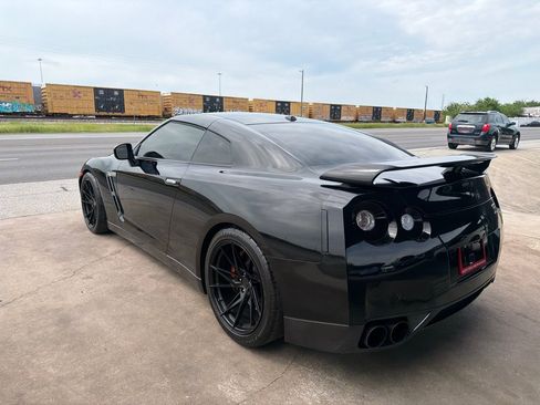 Used 2010 Nissan GT-R Premium AWD/4WD image 8