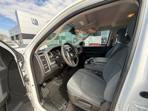 Used 2017 RAM 1500 ST w/ SXT Appearance Group AWD/4WD image 5