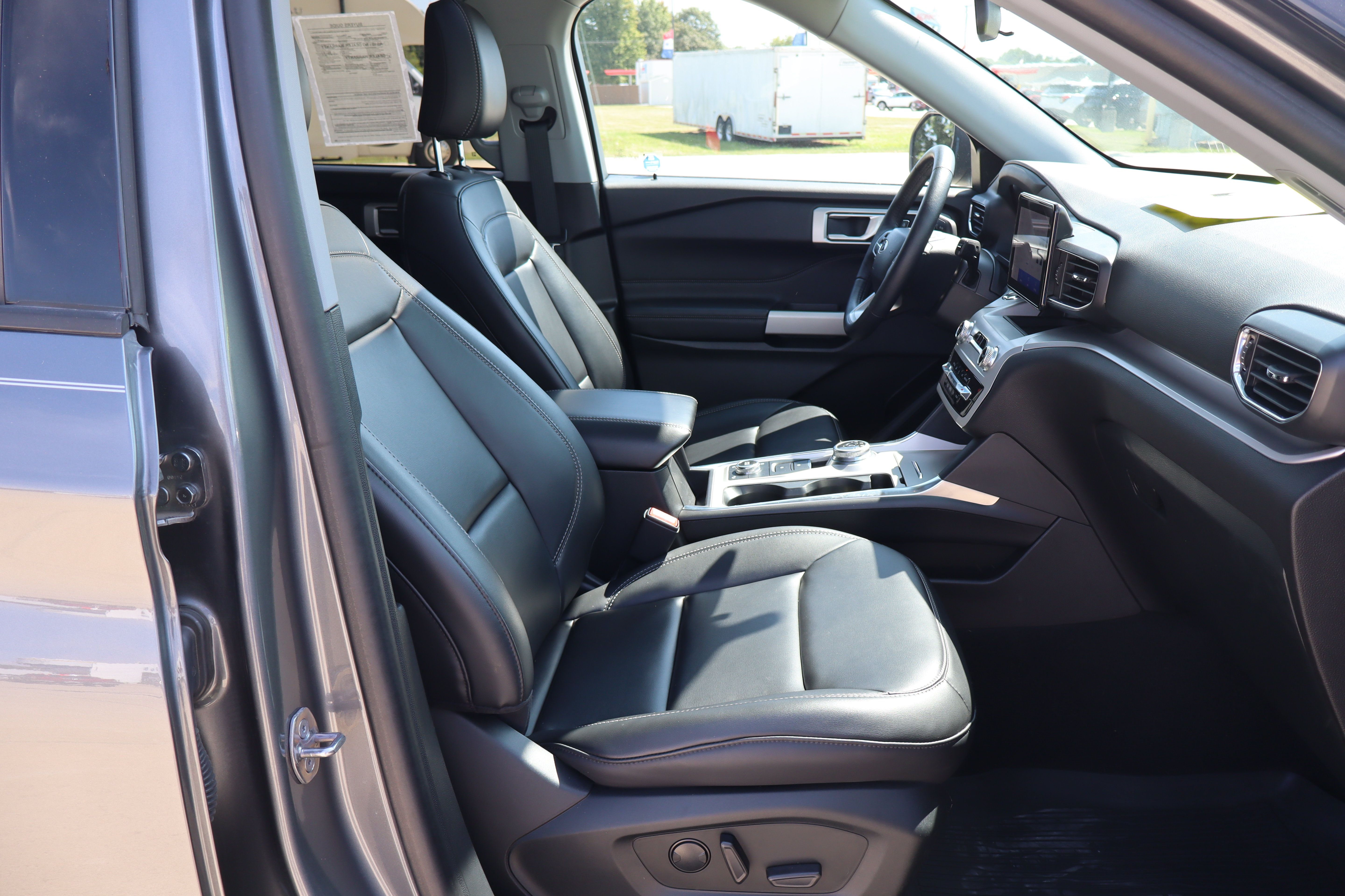 Used 2024 Ford Explorer XLT w/ Equipment Group 202A AWD/4WD image 14