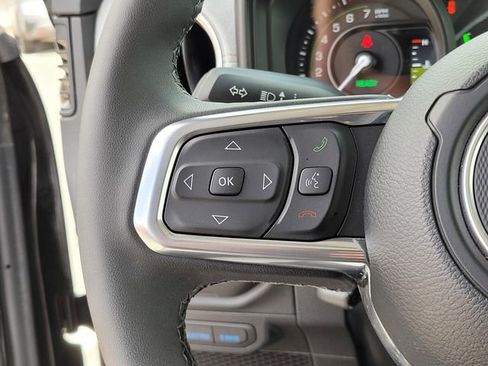 Used 2025 Jeep Wrangler Unlimited Sahara AWD/4WD image 26