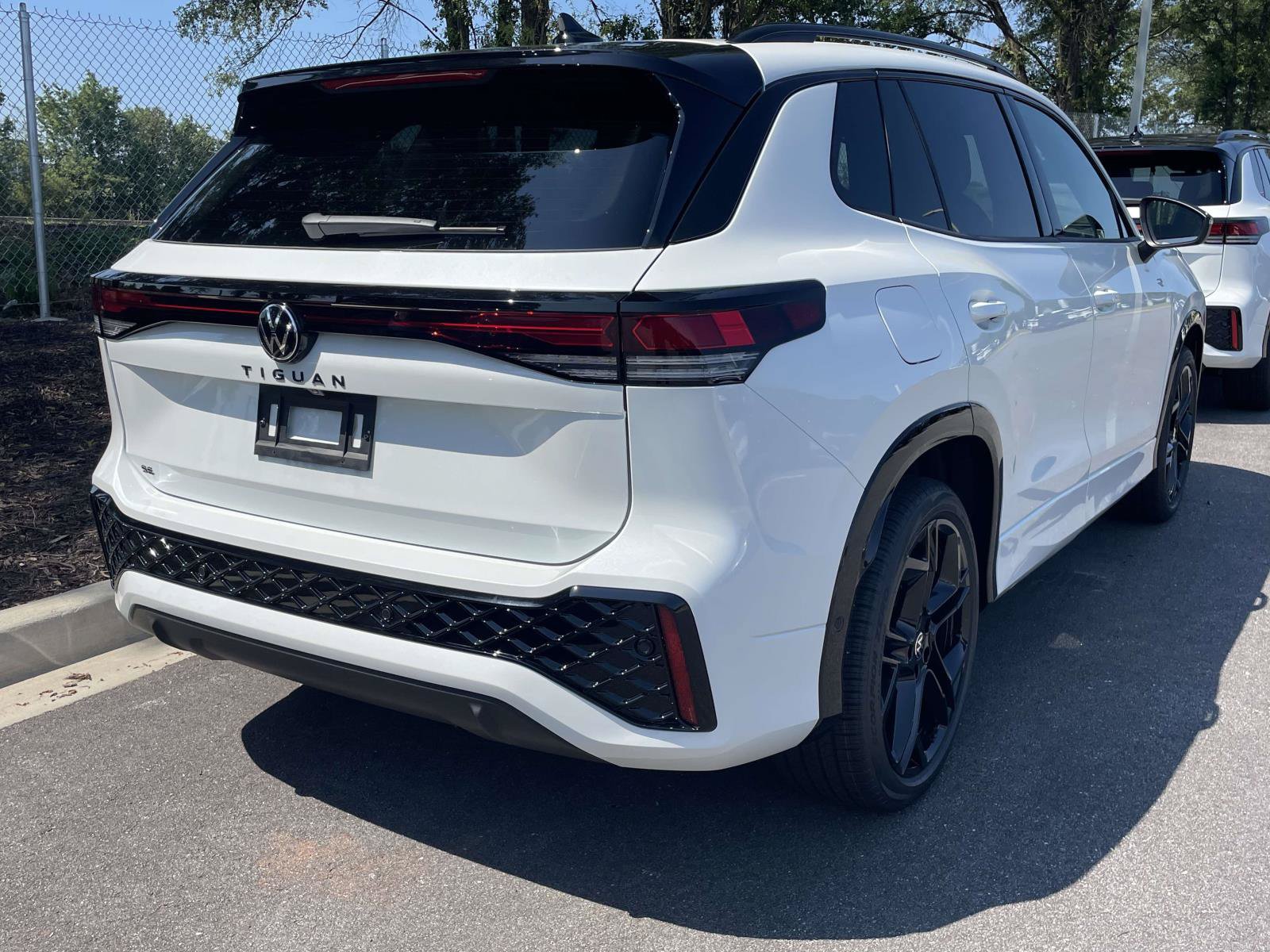 New 2026 Volkswagen Tiguan SE R-Line FWD image 6