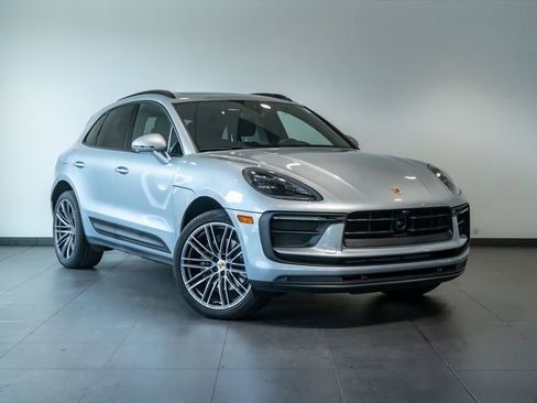 Certified 2026 Porsche Macan AWD/4WD image 9