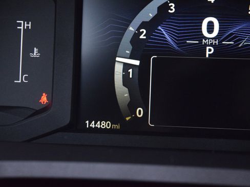 Used 2025 Toyota Tacoma SR5 AWD/4WD image 13