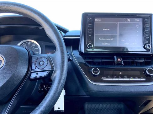 Used 2022 Toyota Corolla LE image 7