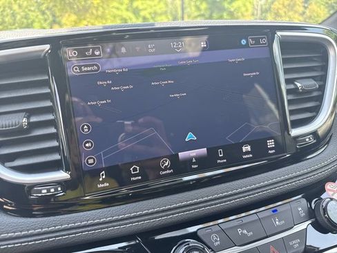 Certified 2026 Chrysler Pacifica Limited w/ S Appearance Package FWD image 32