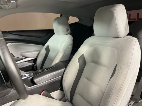 Used 2020 Chevrolet Camaro LT image 13