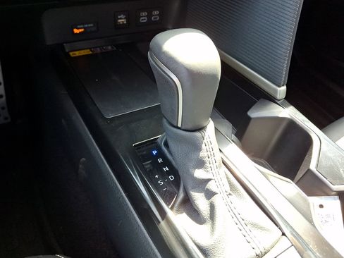 Used 2025 Toyota Camry SE w/ Convenience Package AWD/4WD image 12