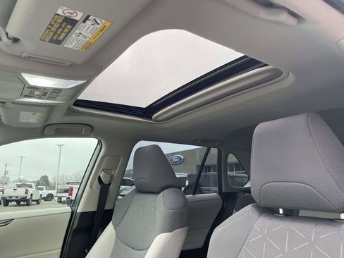 Used 2020 Toyota RAV4 XLE w/ Convenience Package image 21