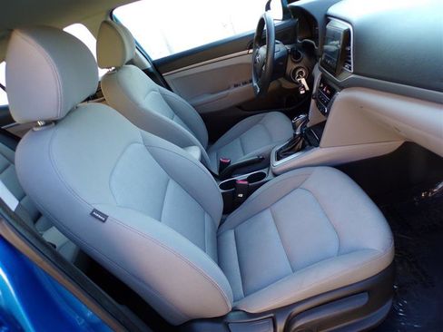Used 2017 Hyundai Elantra SE image 18