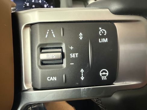 New 2026 Land Rover Discovery Limited Edition AWD/4WD image 17