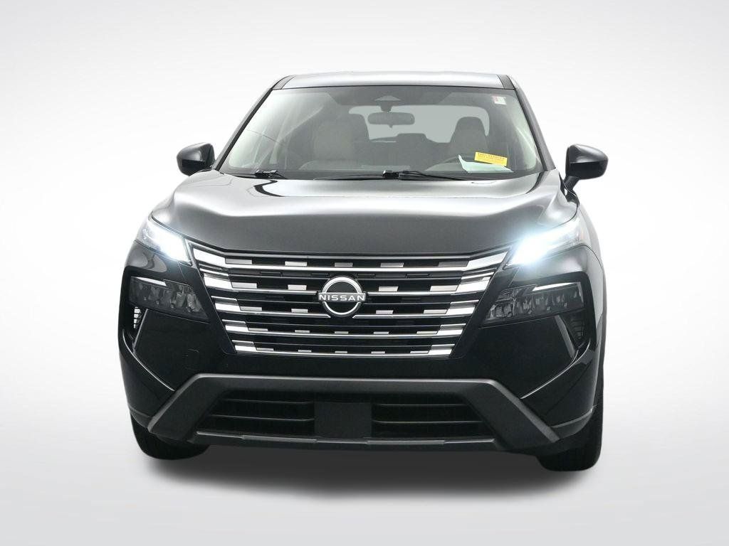 Used 2025 Nissan Rogue SV FWD image 2