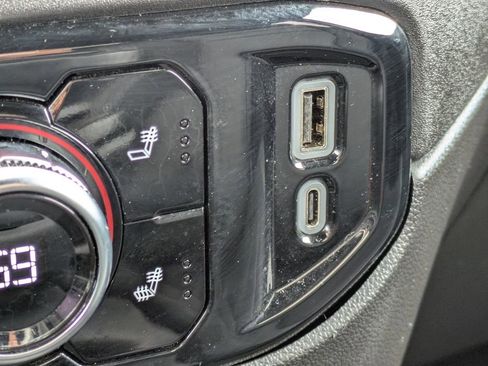 Used 2025 GMC Sierra 1500 SLT RWD image 21