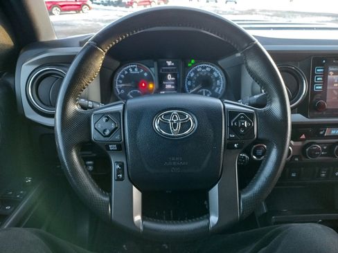 Used 2017 Toyota Tacoma TRD Sport image 22