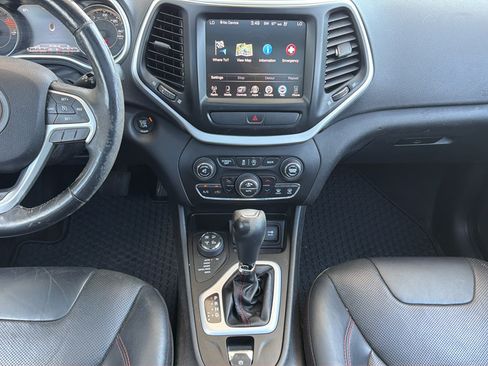 Used 2016 Jeep Cherokee Trailhawk w/ Comfort/Convenience Group AWD/4WD image 8