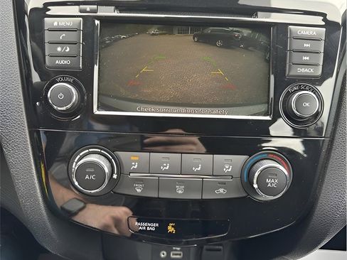 Used 2021 Nissan Rogue Sport S image 25