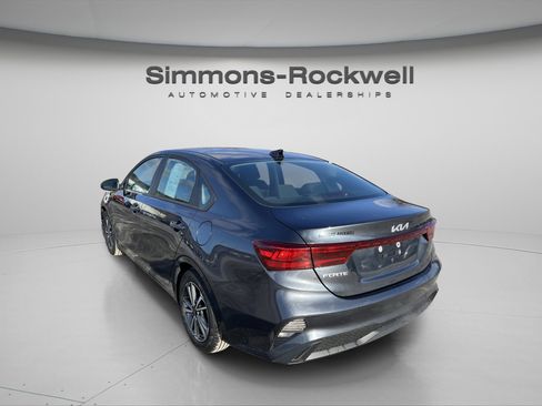 Used 2023 Kia Forte LXS image 5