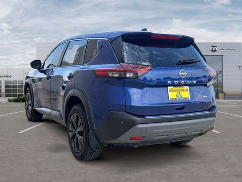 Used 2023 Nissan Rogue SV FWD image 3
