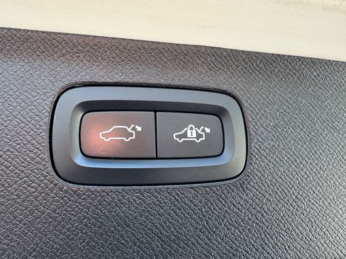 Used 2020 Volvo XC90 T6 Momentum image 15