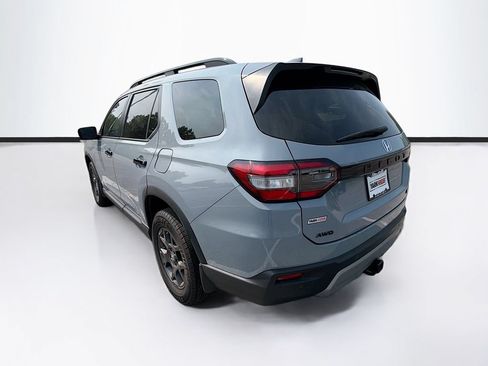 Used 2025 Honda Pilot TrailSport image 6