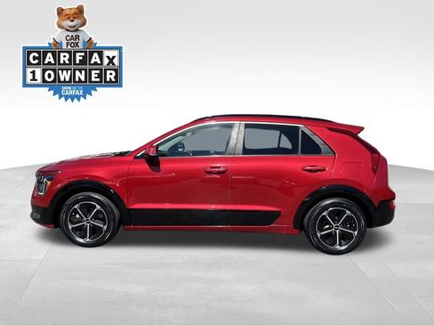 Used 2023 Kia Niro SX image 2