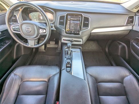 Used 2018 Volvo XC90 T6 Momentum w/ Convenience Package image 5