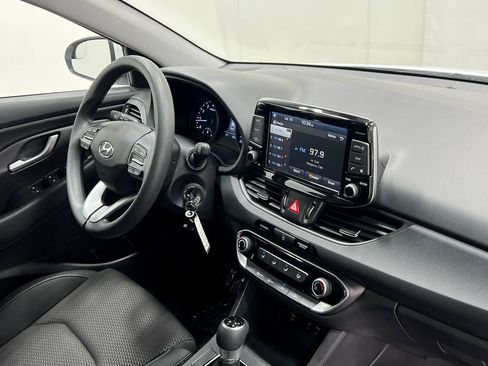 Used 2019 Hyundai Elantra GT FWD image 19
