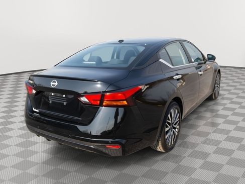 Used 2025 Nissan Altima 2.5 SV FWD image 5
