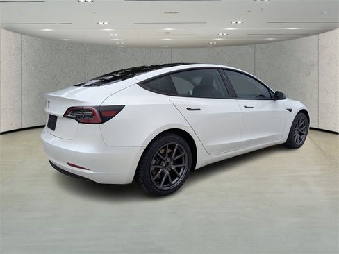 Used 2023 Tesla Model 3 Standard Range image 3