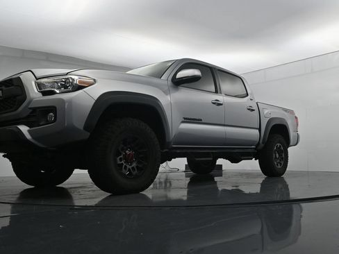 Used 2019 Toyota Tacoma TRD Off-Road AWD/4WD image 34