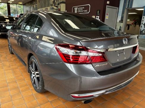 Used 2017 Honda Accord Sport Special Edition image 7