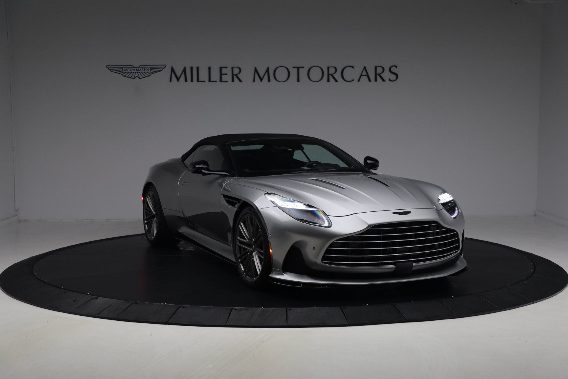 Used 2024 Aston Martin DB12 Convertible RWD image 24
