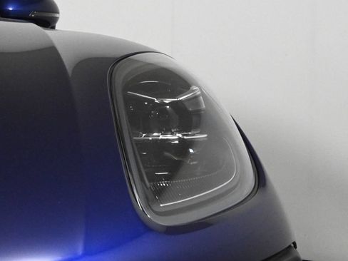 Used 2025 Porsche Macan AWD/4WD image 12