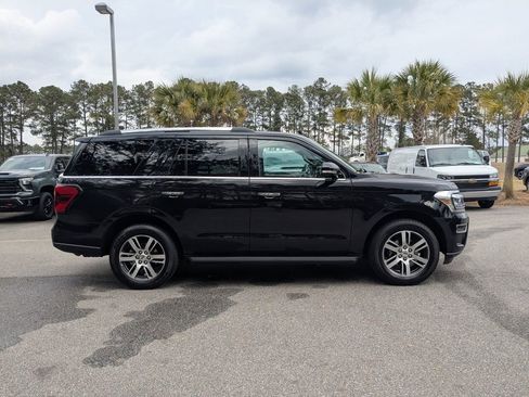 Used 2024 Ford Expedition Limited image 3