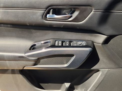 Used 2023 Nissan Pathfinder SL image 18