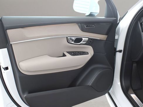 New 2026 Volvo XC90 T8 Plus w/ Protection Package Premier image 31