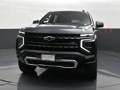 Used 2025 Chevrolet Suburban Z71 AWD/4WD image 8