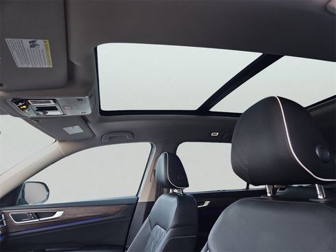 Used 2025 Volkswagen Atlas SEL Premium R-Line image 16