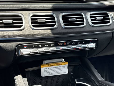 Used 2025 Mercedes-Benz GLE 450e 4MATIC image 29