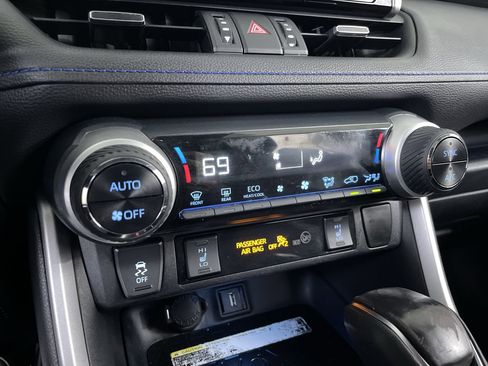 Used 2020 Toyota RAV4 XSE AWD/4WD image 17